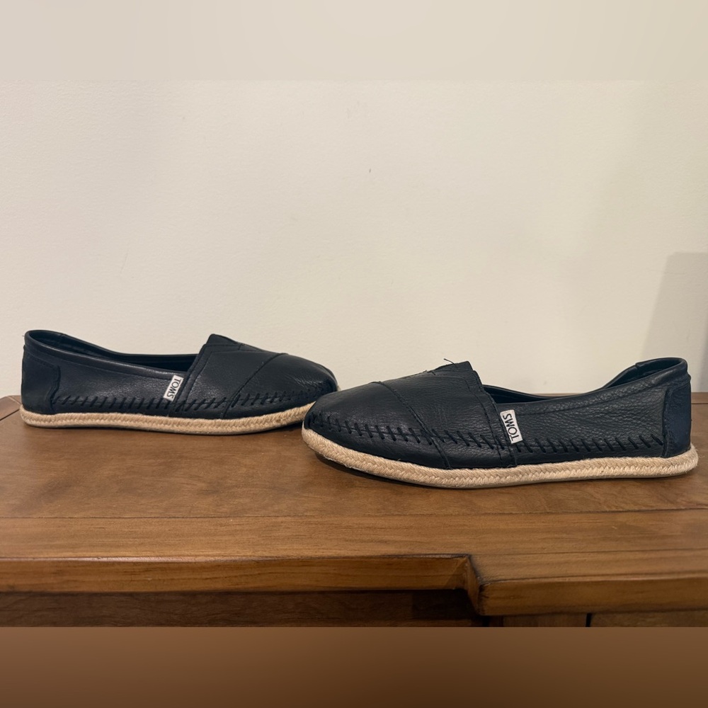 TOMS Women's Classic Full-Grain Leather Slip-On Shoes Size 9